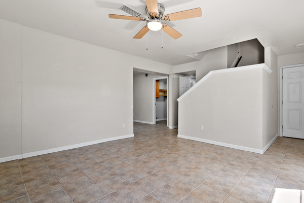 Kings Manor Townhomes living room entry — townhome for rent in Alvin, TX