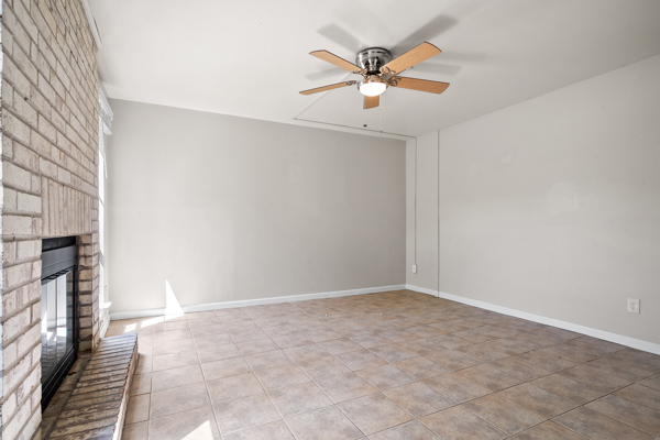 Kings Manor Townhomes living room alt — townhome for rent in Alvin, TX