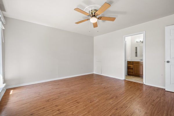 Kings Manor Townhomes bedroom master — townhome for rent in Alvin, TX