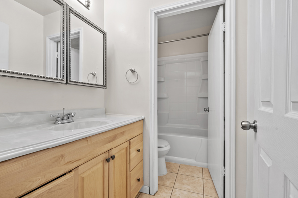 Kings Manor Townhomes bathroom double — townhome for rent in Alvin, TX