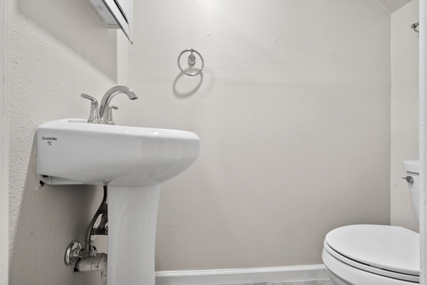 Kings Manor Townhomes powder room — townhome for rent in Alvin, TX