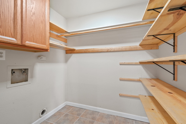 Kings Manor Townhomes laundry — townhome for rent in Alvin, TX